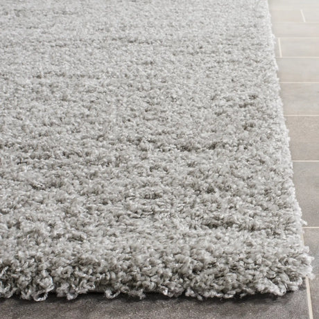 Safavieh Sgl-Laguna Shag 6'-7" x 9'-6" Rug in Silver