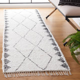 Safavieh Casablanca 2'-3" x 8'-0" Rug in Ivory / Black