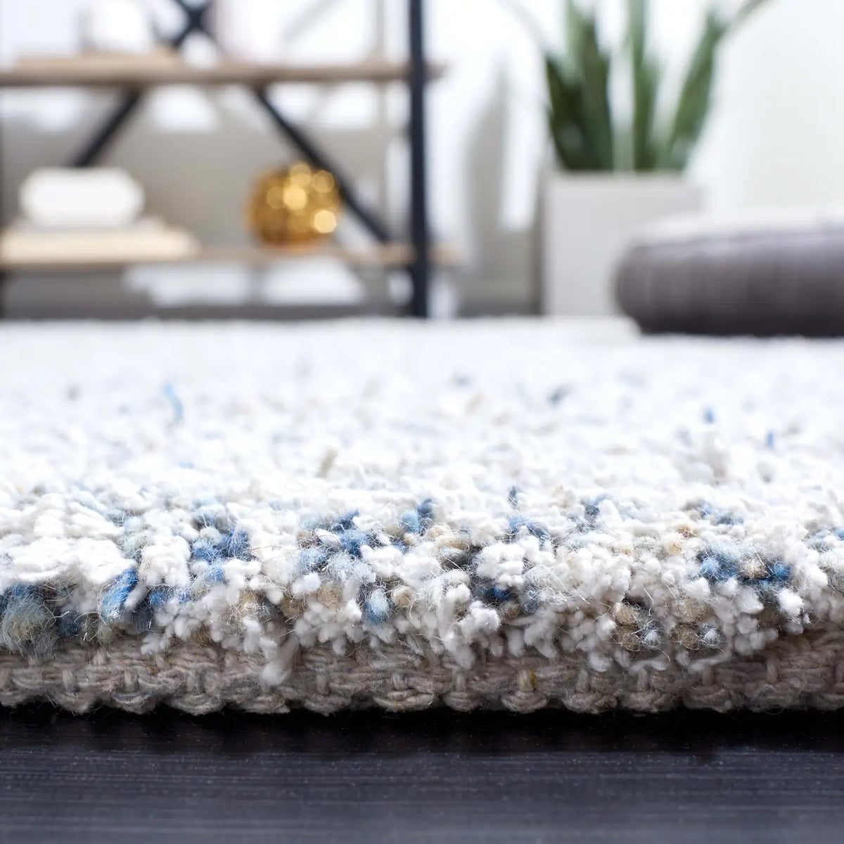 Safavieh Berber 4'-0" x 6'-0" Rug in Ivory / Blue