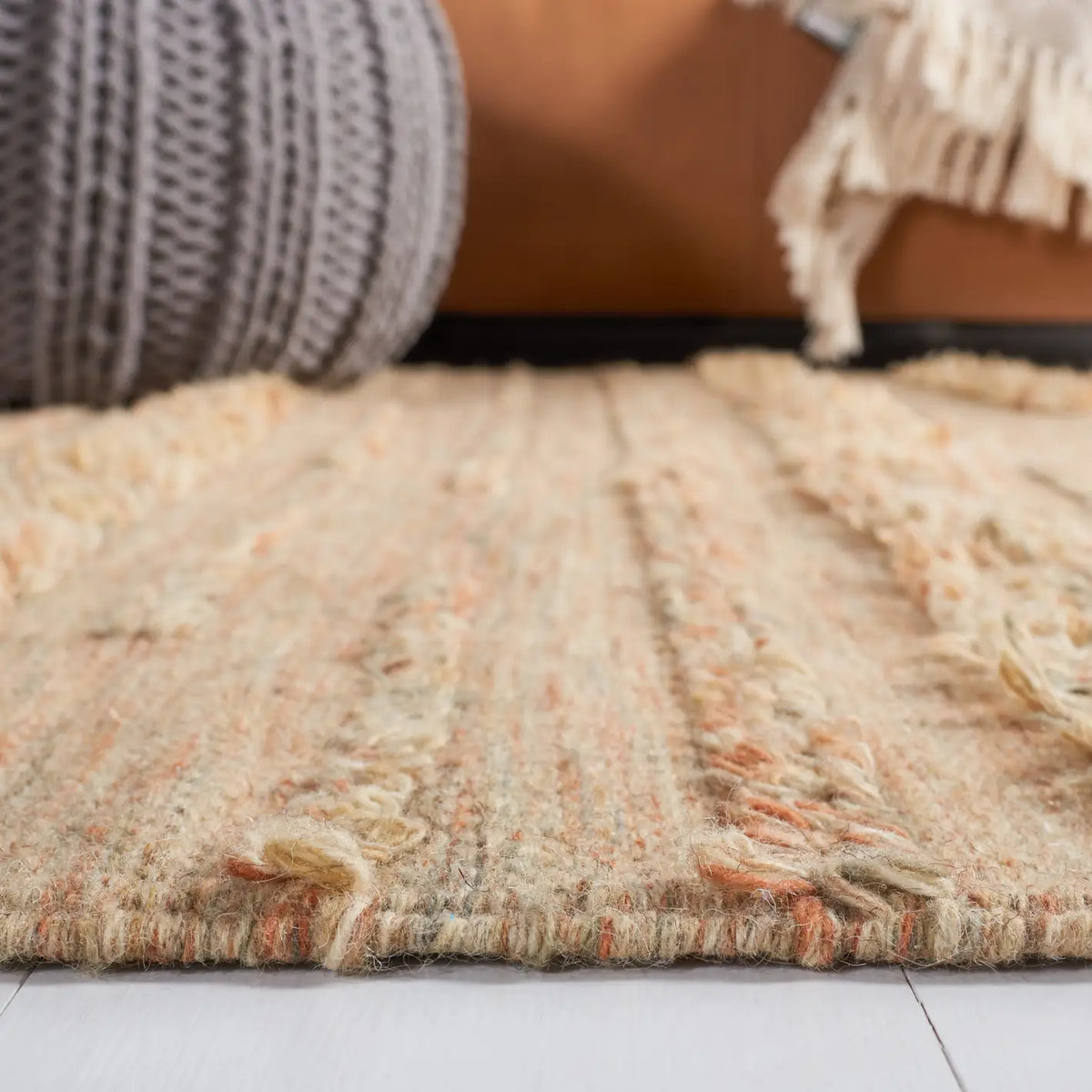Safavieh Vermont 4'-0" x 6'-0" Rug in Beige / Orange