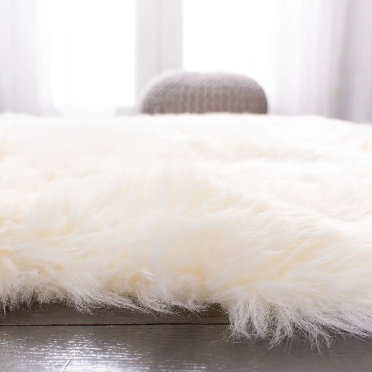 Safavieh Sheep Skin 3'-0" x 5'-0" Rug in Natural