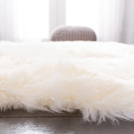 Safavieh Sheep Skin 3'-0" x 5'-0" Rug in Natural