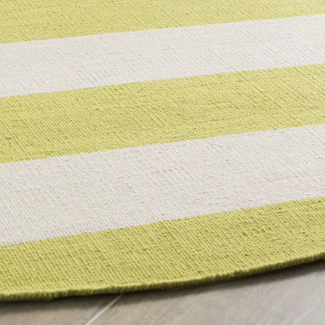 Safavieh Montauk 6'-0" x 6'-0" Rug in Green / Ivory