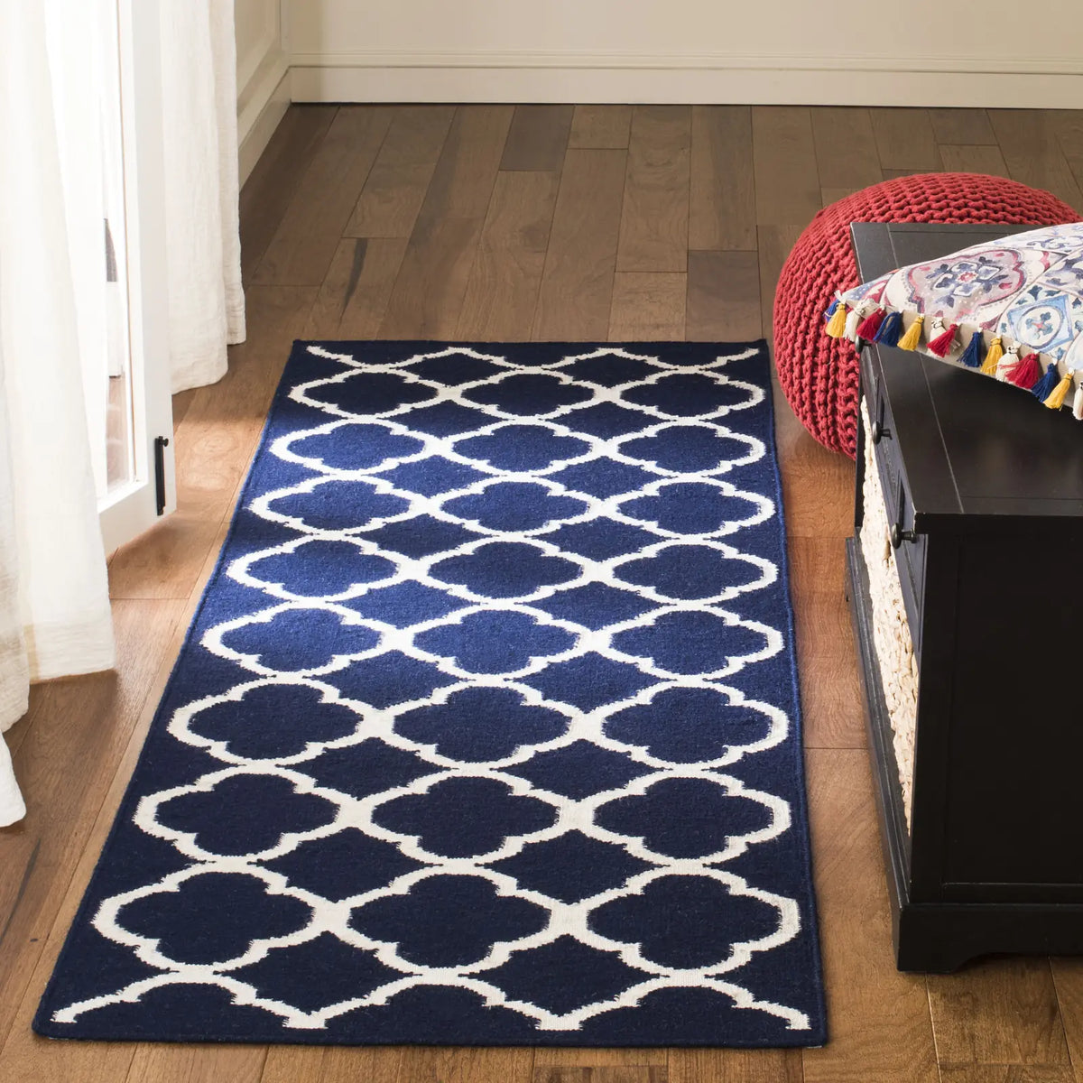 Safavieh Dhurries 2'-6" x 7'-0" Rug in Navy / Ivory