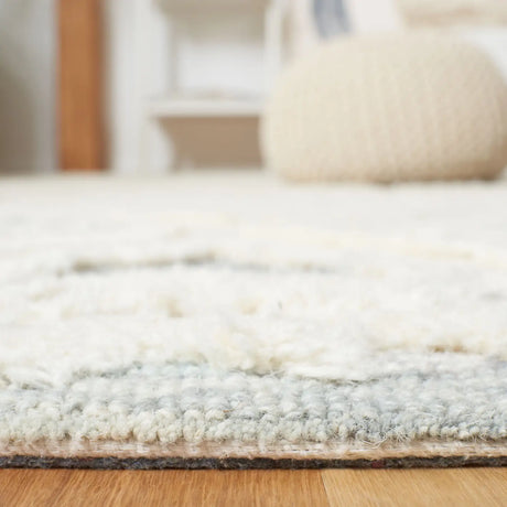 Safavieh Metro 5'-0" x 8'-0" Rug in Ivory / Light Blue