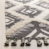 Safavieh Kenya 4'-0" x 6'-0" Rug in Black / Ivory