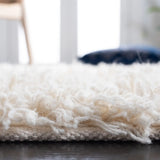 Safavieh Shag 4'-0" x 6'-0" Rug in Ivory