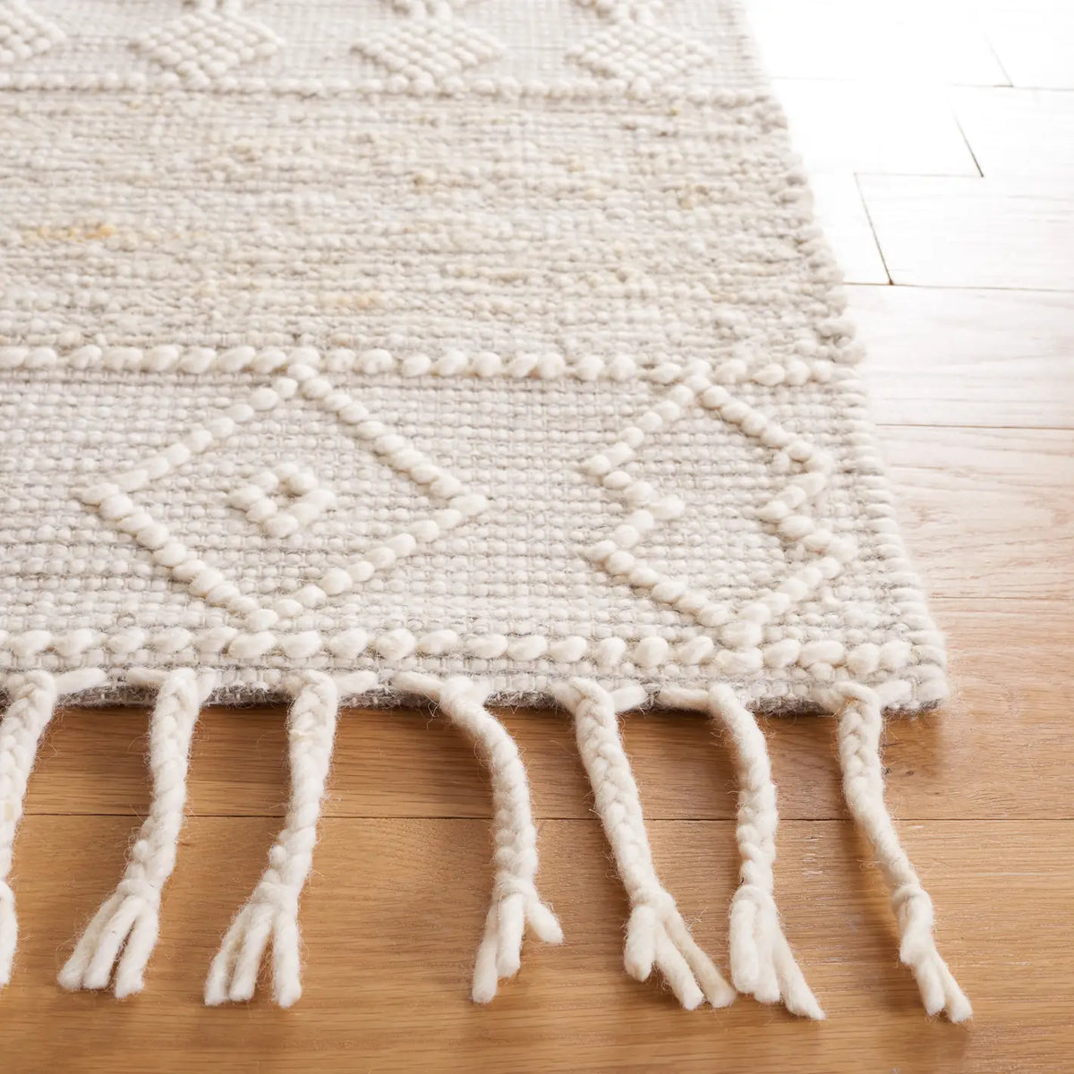 Safavieh Natura 4'-0" x 6'-0" Rug in Ivory / Beige