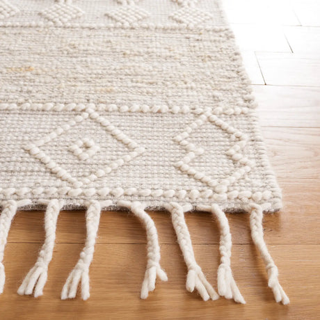 Safavieh Natura 4'-0" x 6'-0" Rug in Ivory / Beige
