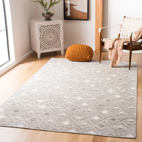 Safavieh Montauk 5'-0" x 8'-0" Rug in Charcoal / Ivory