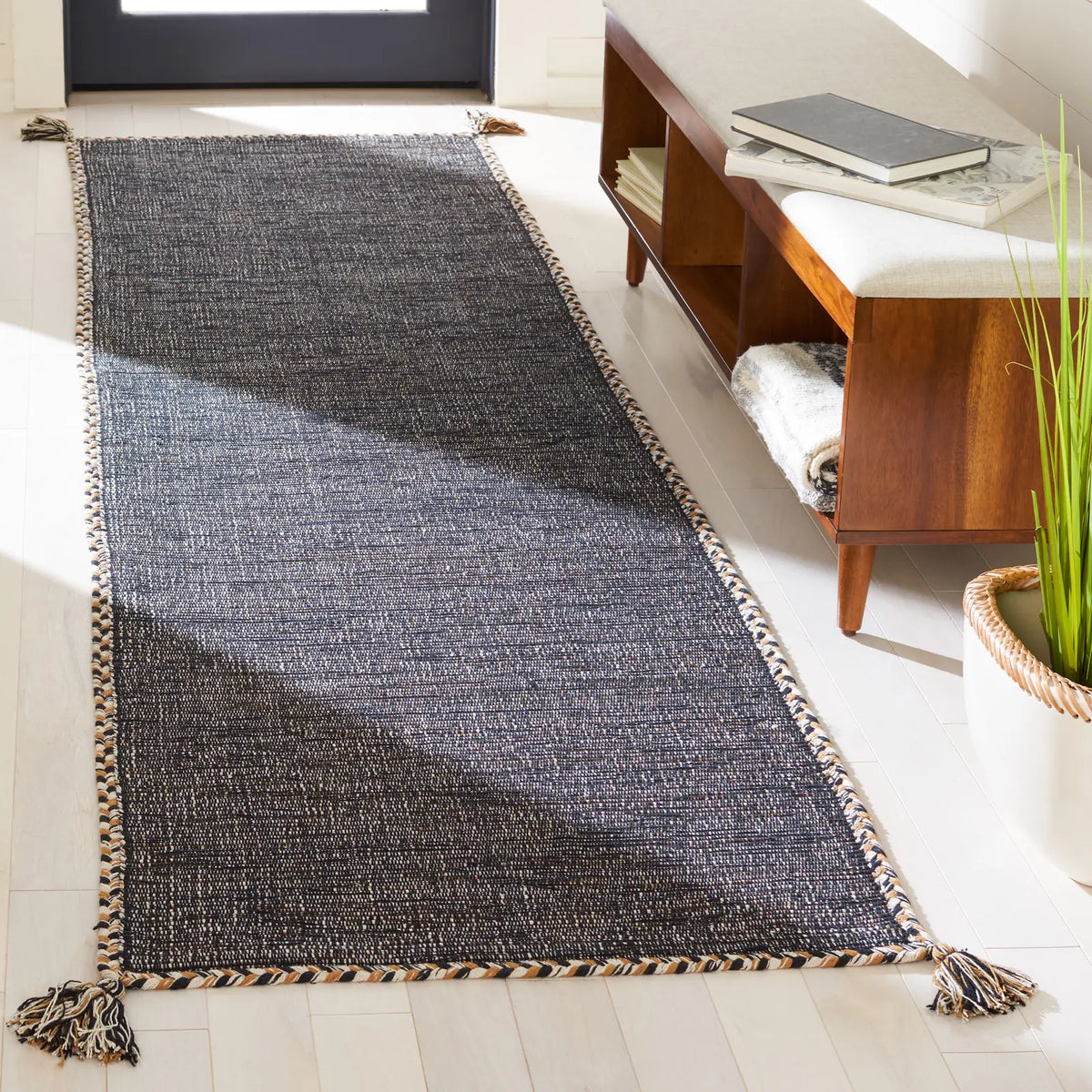 Safavieh Montauk 2'-3" x 8'-0" Rug in Beige / Black