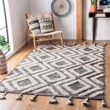 Safavieh Kenya 4'-0" x 6'-0" Rug in Black / Ivory