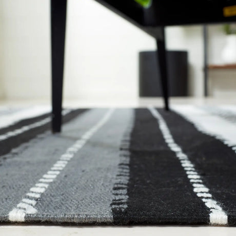 Safavieh Striped Kilim 4'-0" x 6'-0" Rug in Black / Ivory