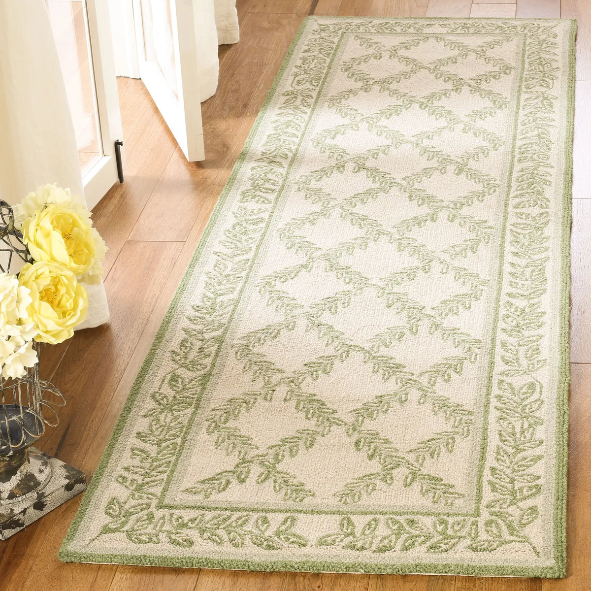 Safavieh Chelsea 2'-6" x 10'-0" Rug in Ivory / Light Green