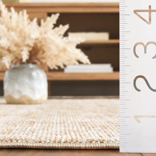 Safavieh Hazel 500 4'-0" x 6'-0" Rug in Gold / Ivory