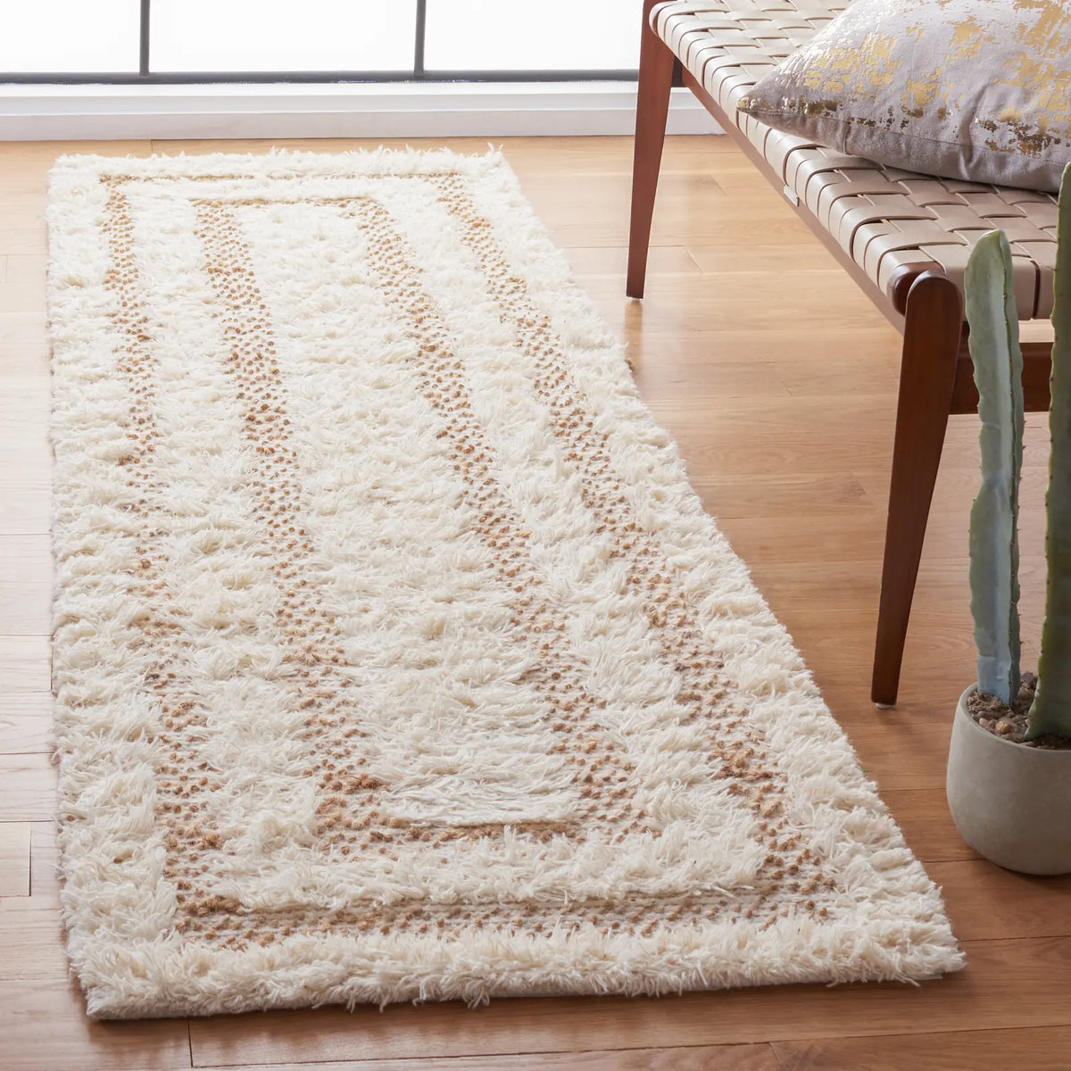 Safavieh Natura 2'-3" x 8'-0" Rug in Ivory / Natural