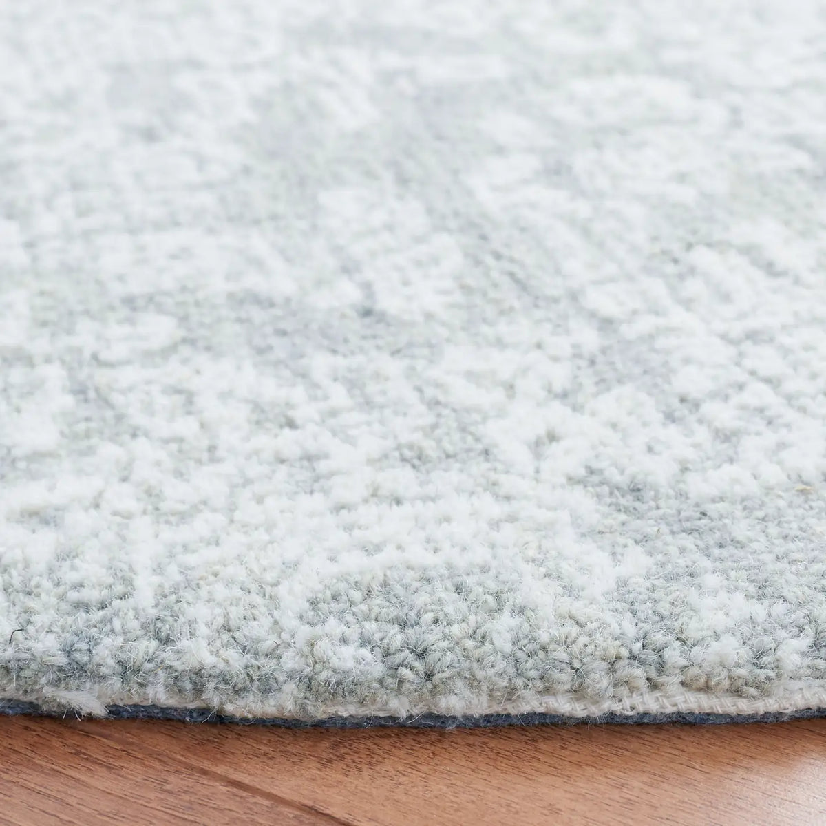 Safavieh Metro 6'-0" x 6'-0" Rug in Light Grey