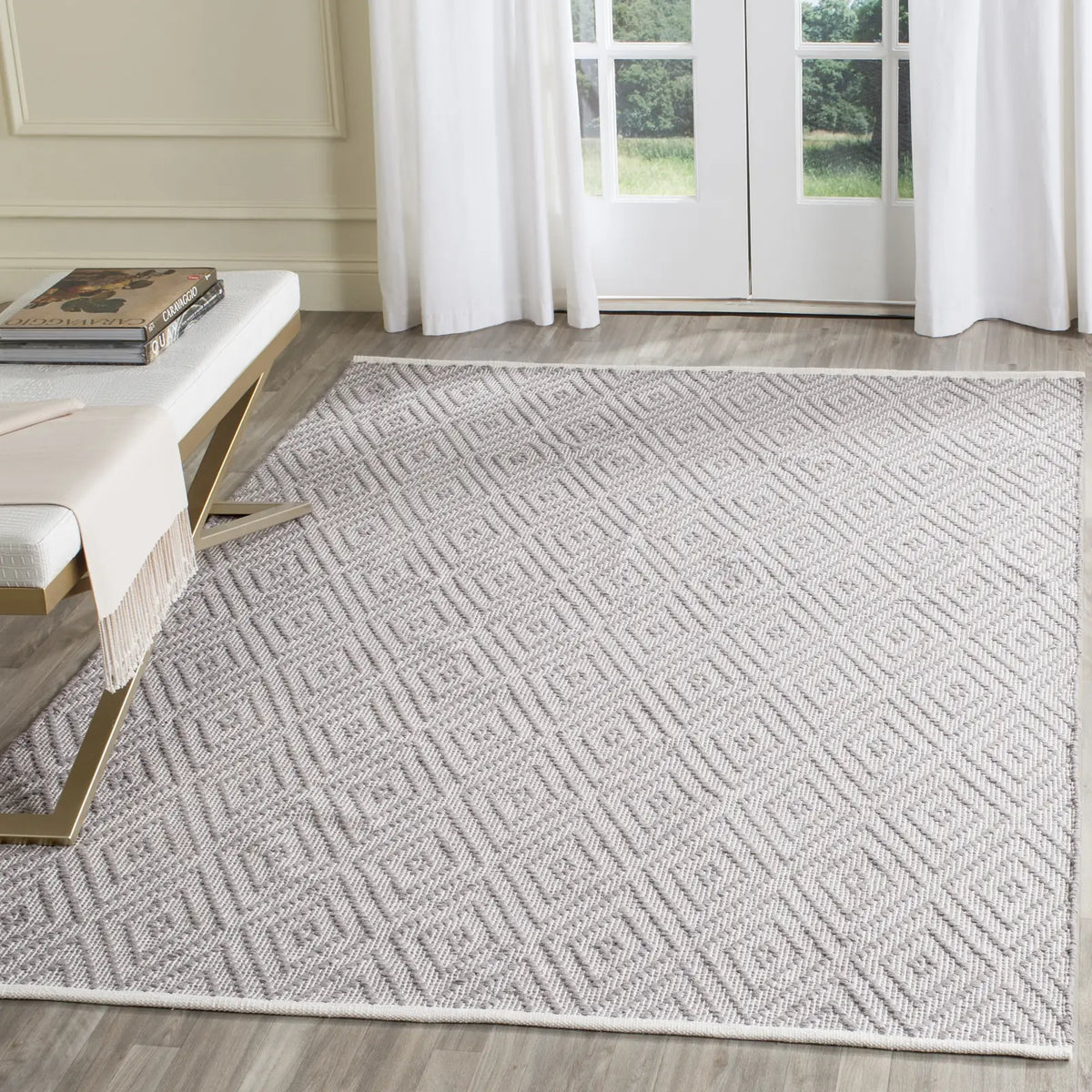 Safavieh Montauk 5'-0" x 7'-0" Rug in Grey / Ivory