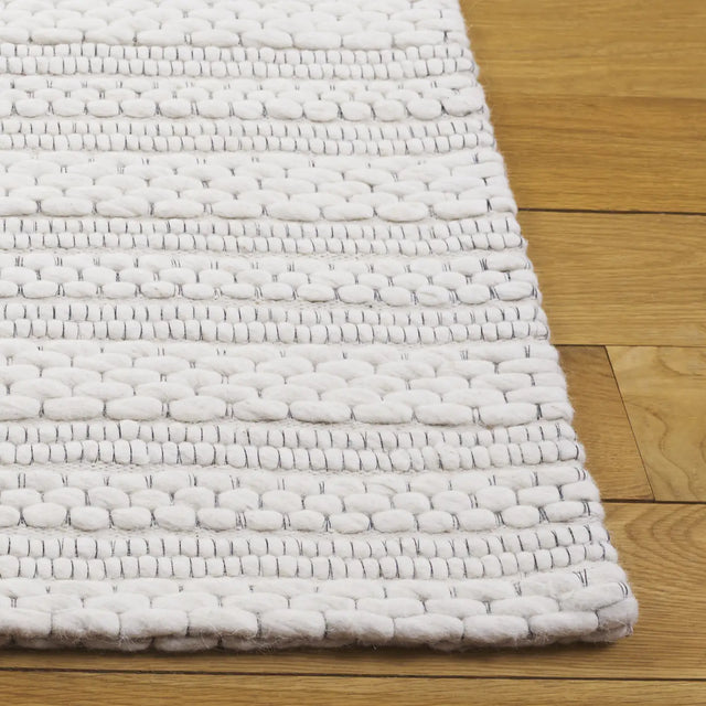 Safavieh Marbella 4'-0" x 6'-0" Rug in Ivory