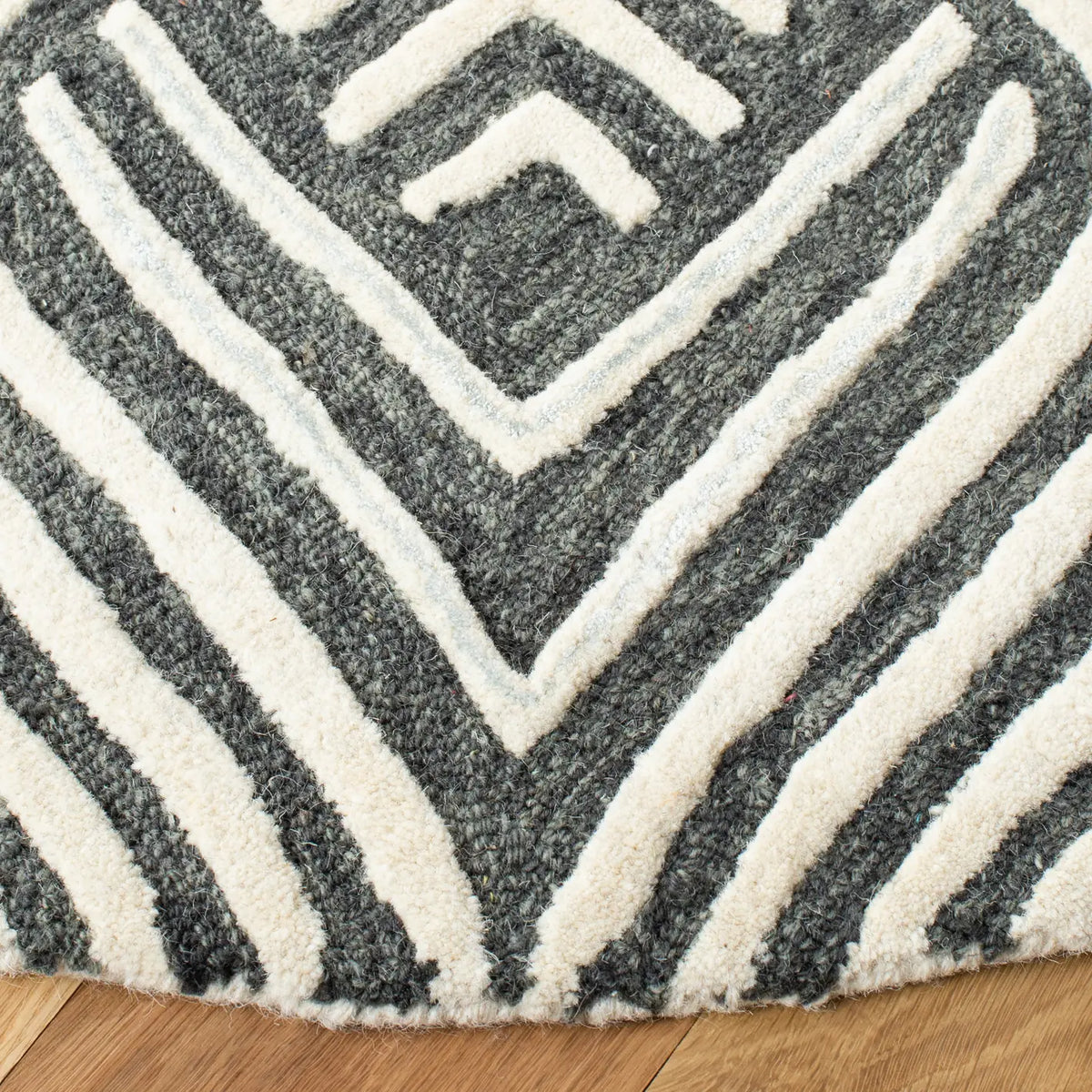 Safavieh Blossom 6'-0" x 6'-0" Rug in Ivory / Grey