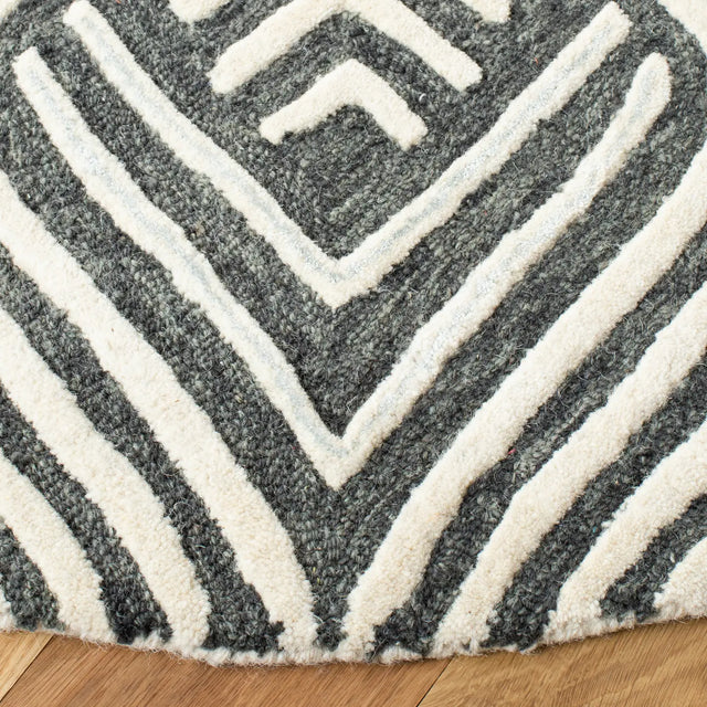 Safavieh Blossom 6'-0" x 6'-0" Rug in Ivory / Grey