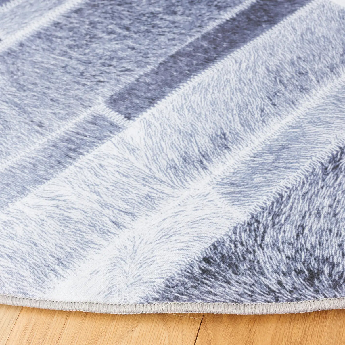 Safavieh Faux Hide 6'-0" x 6'-0" Rug in Grey / Ivory