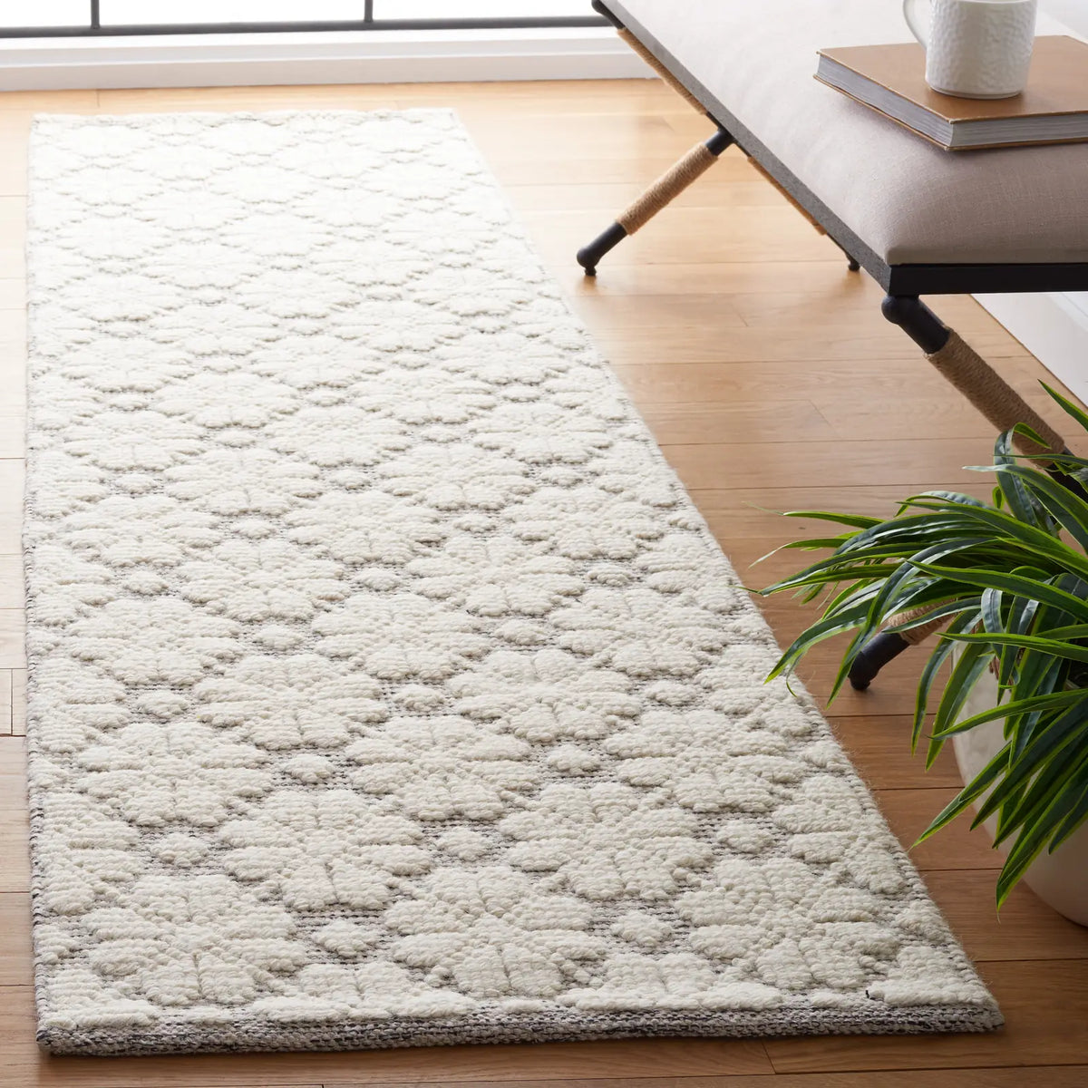 Safavieh Vermont 2'-3" x 8'-0" Rug in Ivory / Grey