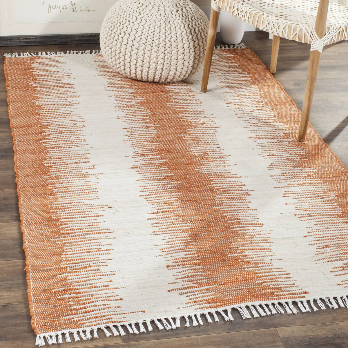 Safavieh Montauk 4'-0" x 6'-0" Rug in Orange