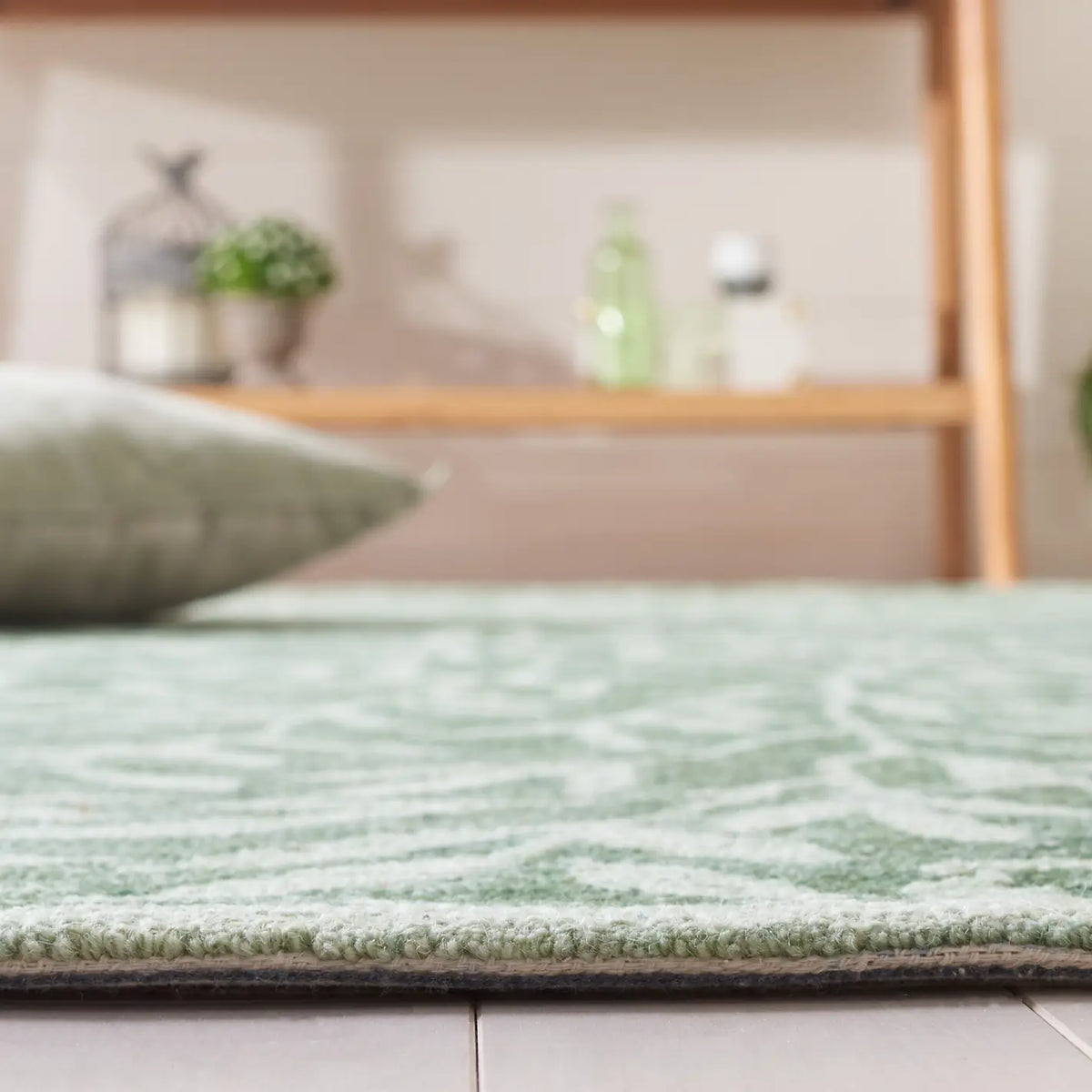 Safavieh Jardin 4'-0" x 6'-0" Rug in Green