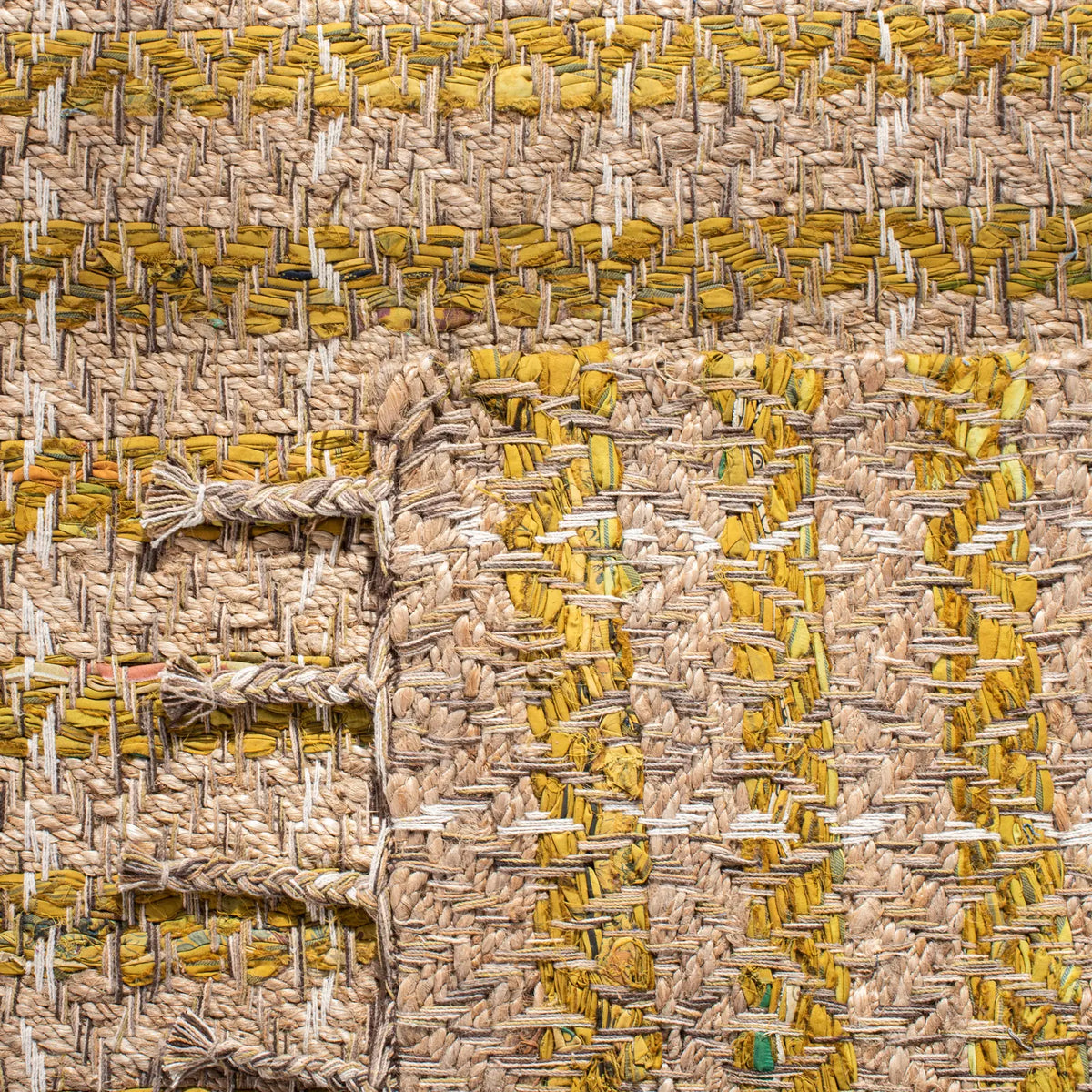 Safavieh Cape Cod 4'-0" x 6'-0" Rug in Gold / Natural