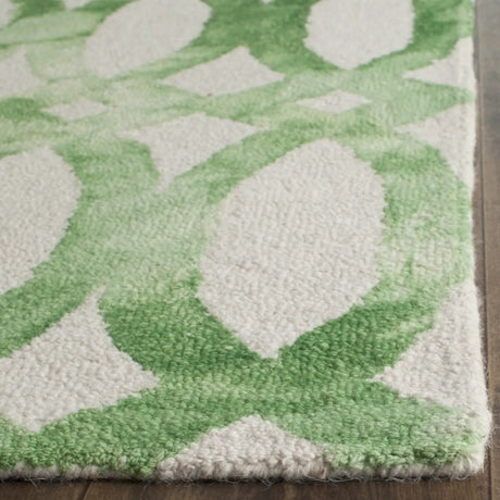 Safavieh Dip Dye 2'-3" x 6'-0" Rug in Ivory / Green