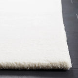 Safavieh Fifth Avenue 4'-0" x 6'-0" Rug in Ivory