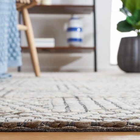Safavieh Marbella 4'-0" x 6'-0" Rug in Blue / Ivory