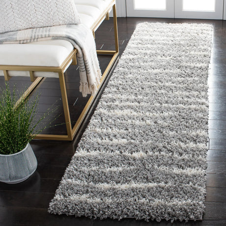 Safavieh Venus Shag 600 2'-2" x 10'-0" Rug in Grey / Ivory