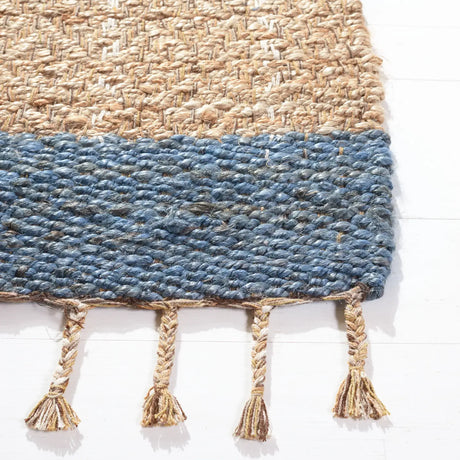 Safavieh Cape Cod 4'-0" x 6'-0" Rug in Grey / Natural