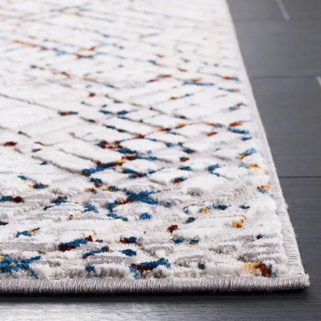 Safavieh Amelia 4'-5" x 6'-5" Rug in Grey / Light Grey