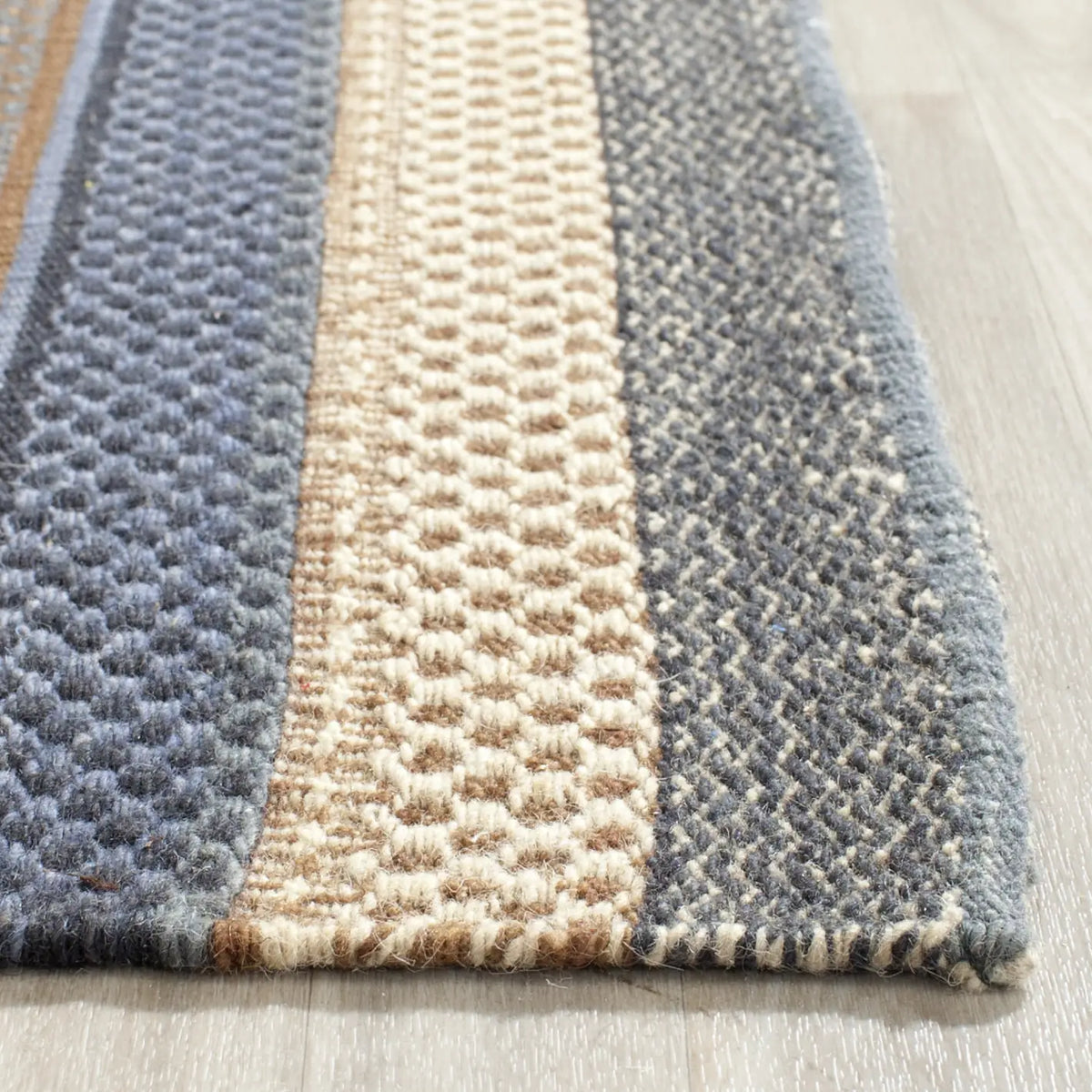 Safavieh Kilim 4'-0" x 6'-0" Rug in Blue