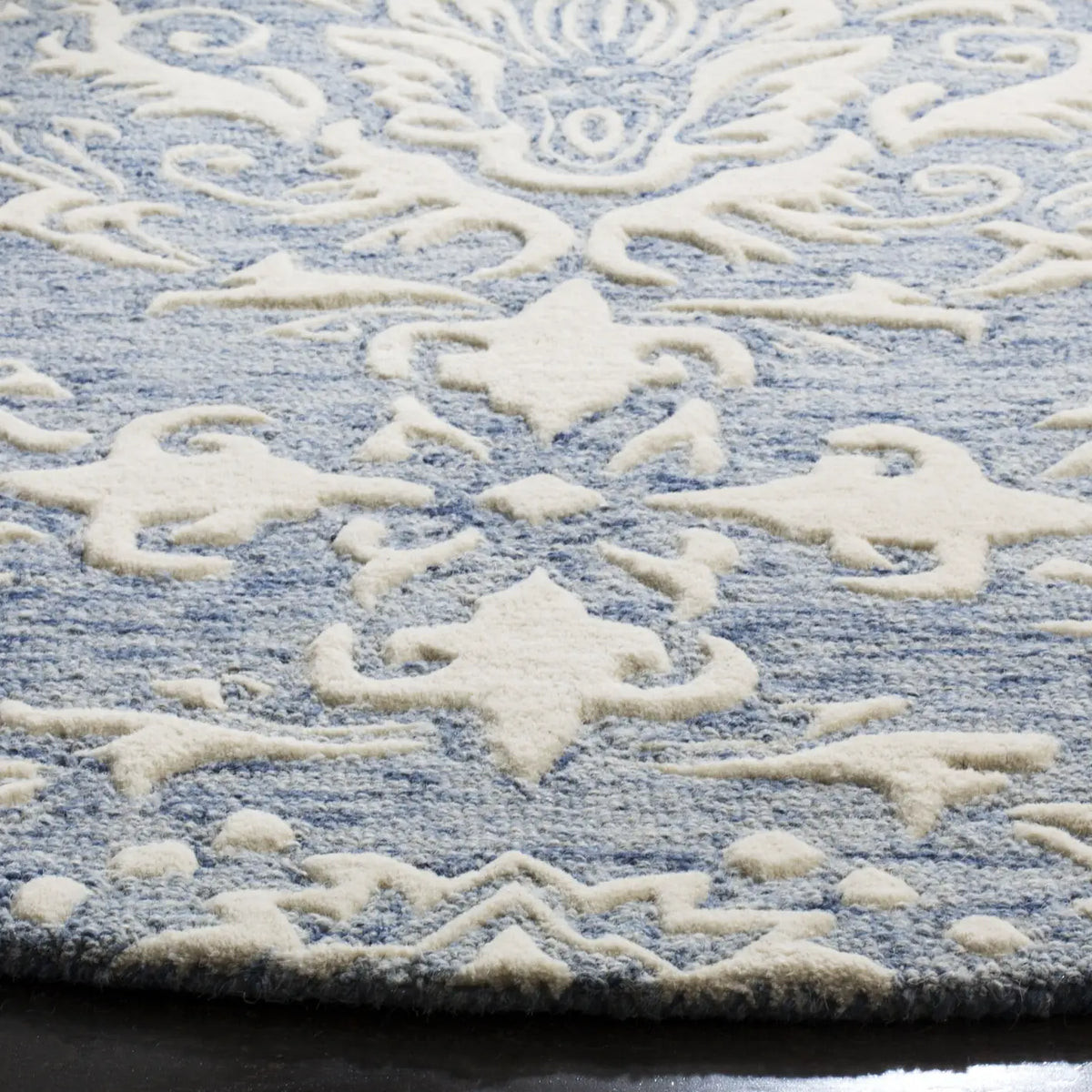 Safavieh Blossom 6'-0" x 6'-0" Rug in Blue / Ivory
