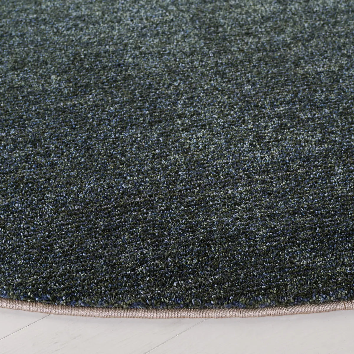 Safavieh Lasa 6'-7" x 6'-7" Rug in Green