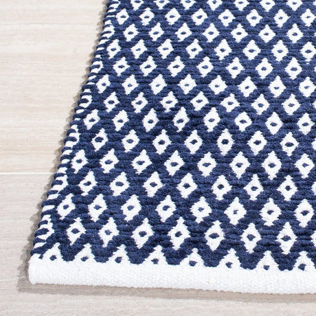 Safavieh Boston 5'-0" x 8'-0" Rug in Navy