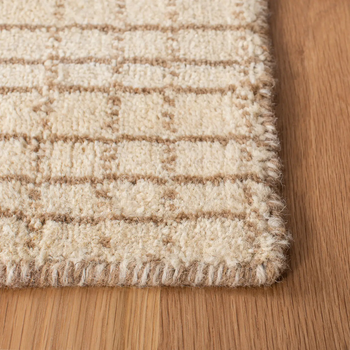 Safavieh Himalaya 4'-0" x 6'-0" Rug in Beige