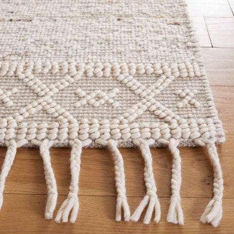 Safavieh Natura 4'-0" x 6'-0" Rug in Ivory / Beige