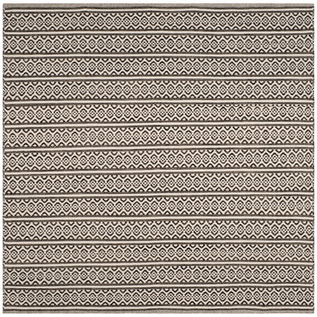 Safavieh Montauk 6'-0" x 6'-0" Rug in Ivory / Black
