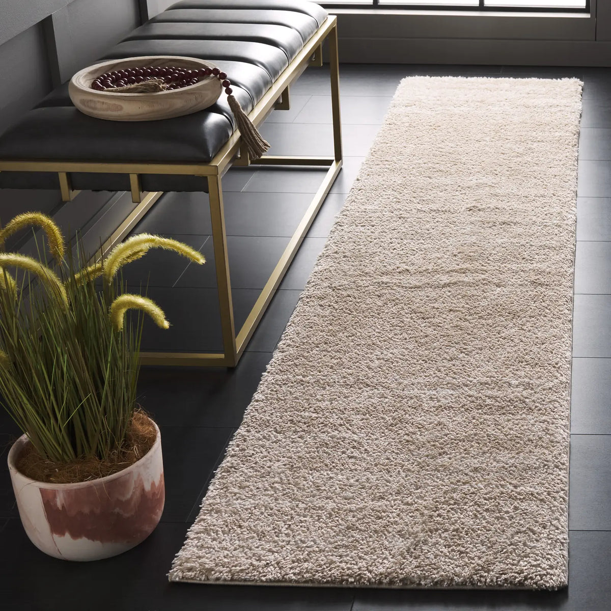 Safavieh Tahoe Shag 2'-0" x 9'-0" Rug in Ivory / Gold