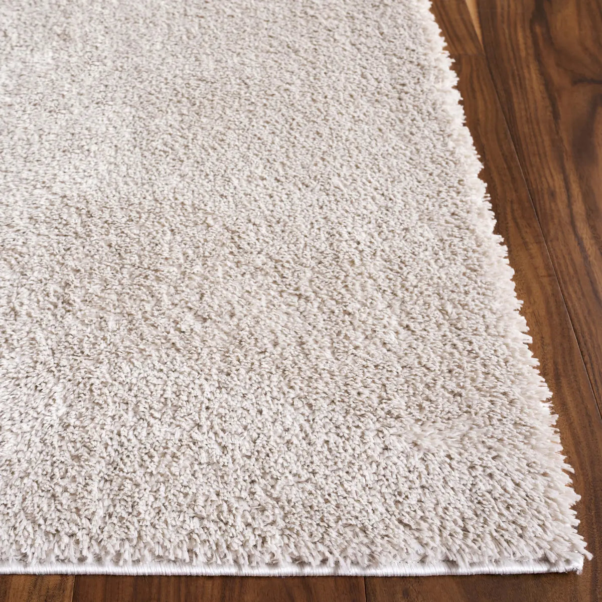 Safavieh Penelope Shag 4'-0" x 6'-0" Rug in Beige