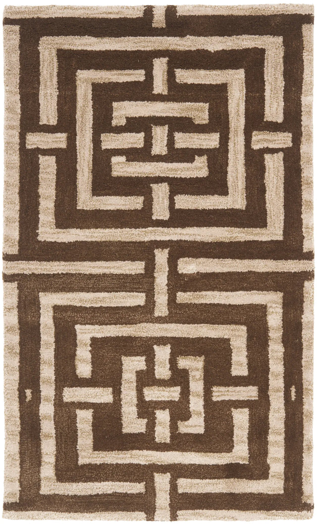 Safavieh Wyndham 2'-6" x 4'-0" Rug in Brown