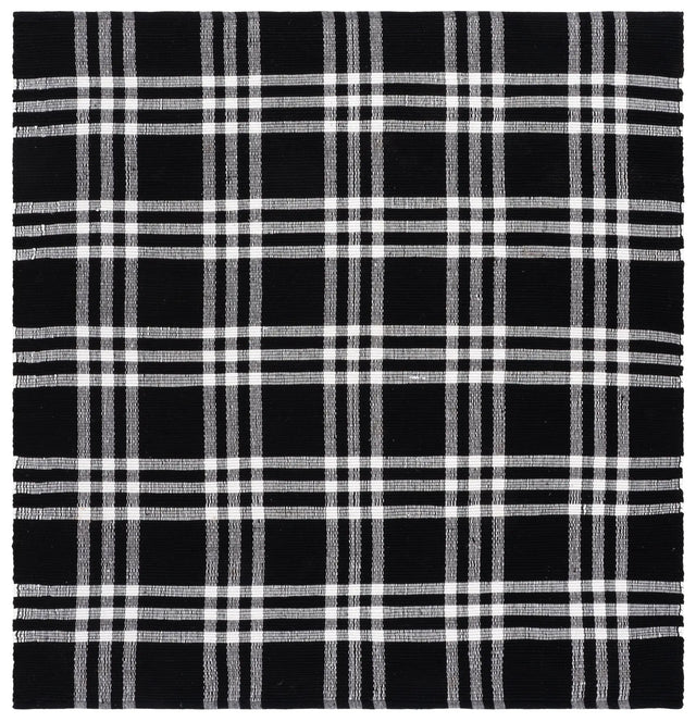 Safavieh Montauk 6'-0" x 6'-0" Rug in Black / Ivory