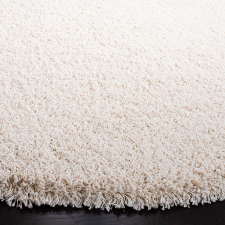 Safavieh Milan Shag 5'-1" x 5'-1" Rug in Ivory
