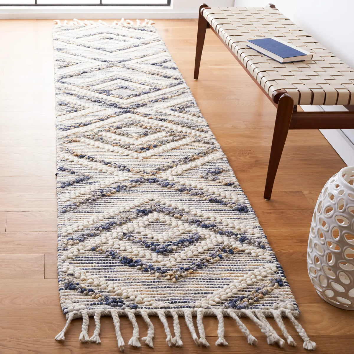 Safavieh Natura 2'-3" x 9'-0" Rug in Ivory / Blue