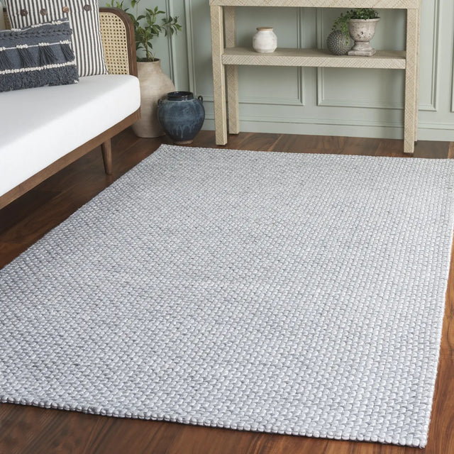 Safavieh Marbella 4'-0" x 6'-0" Rug in Silver / Ivory